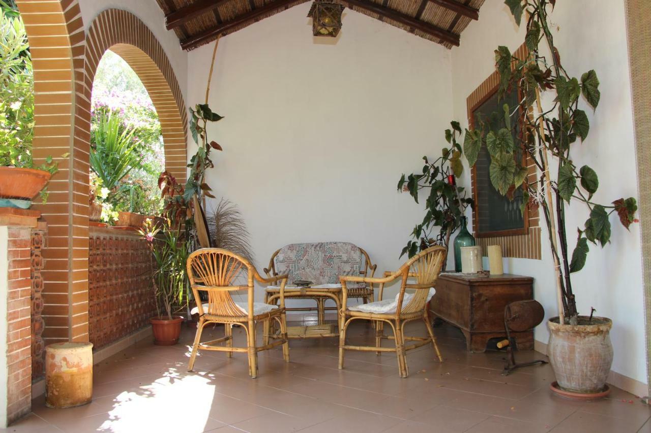 La Casa Dell'Antiquario Guest House Graniti Exterior photo